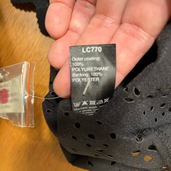 Gorgeous faux leather short dress, with laser cut detailing in the hem. XL. - Picture 7 of 7